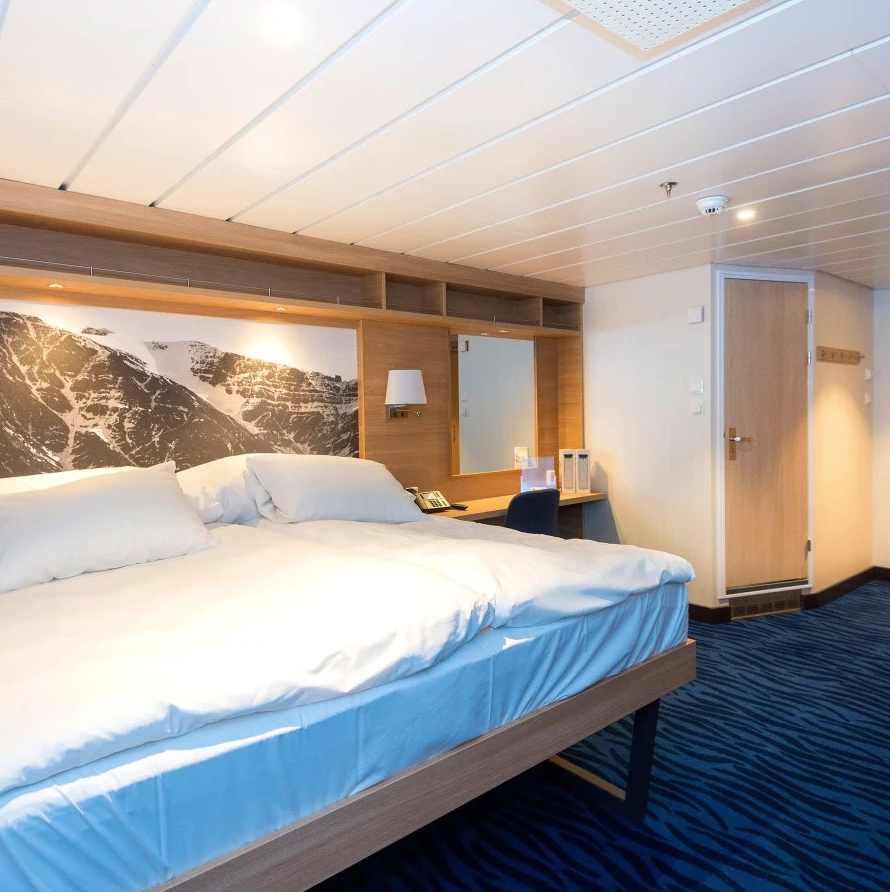 Hurtigruten MS Spitsbergen Accommodation Polar Inside 4.png